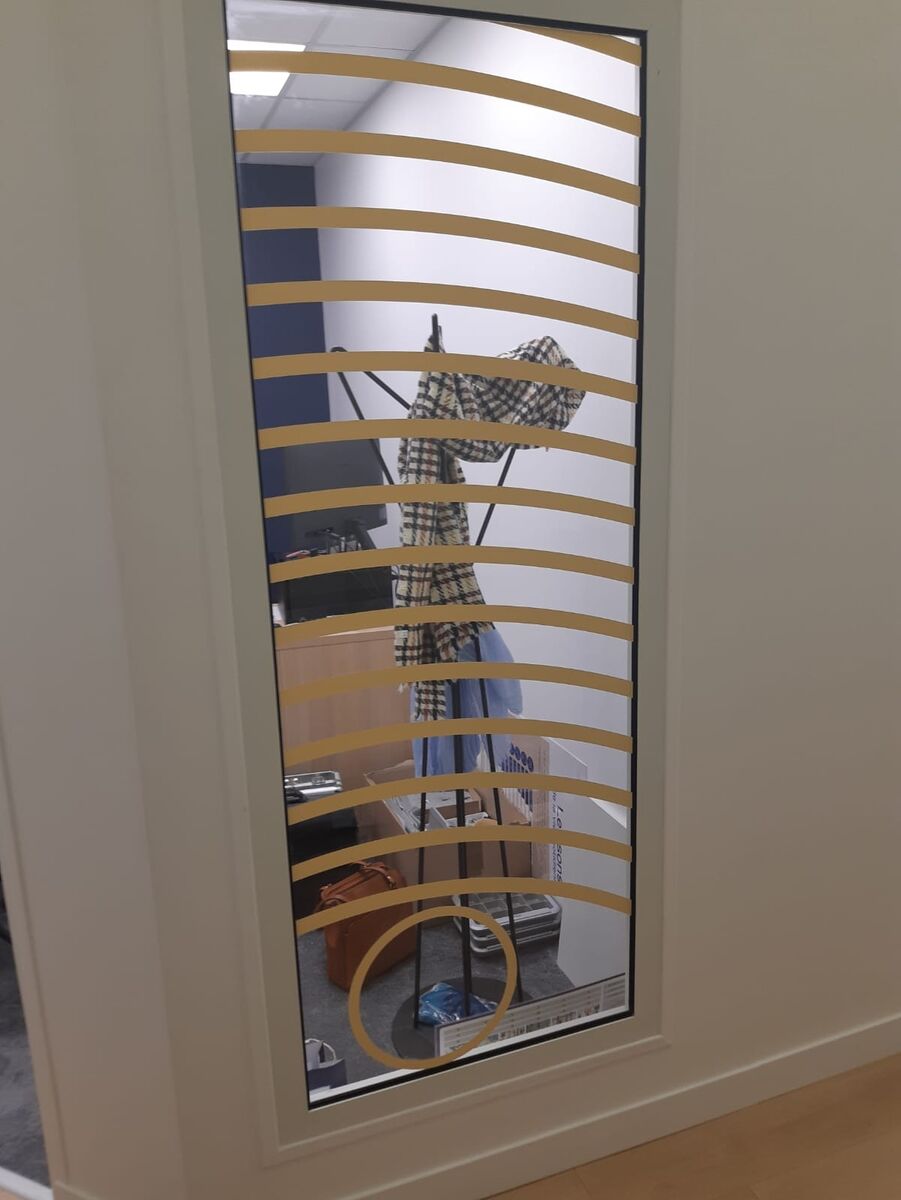 Film décoratif sur cloison vitrée d'un espace intérieur — DPS Boulogne