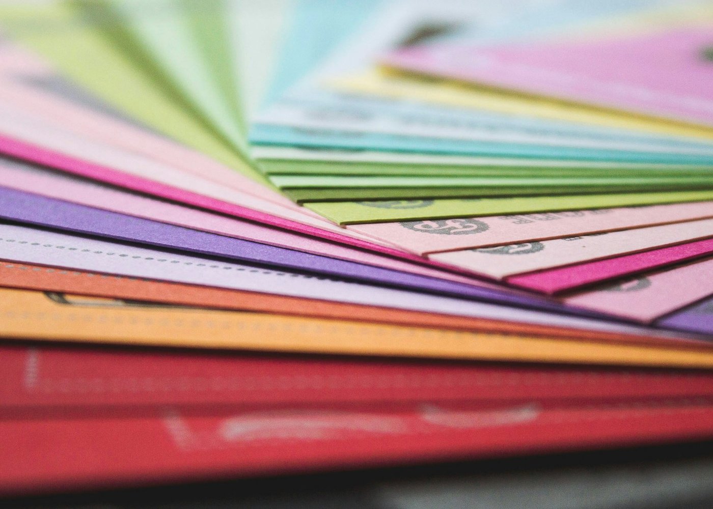 Éventail de papiers de couleur pour l'impression