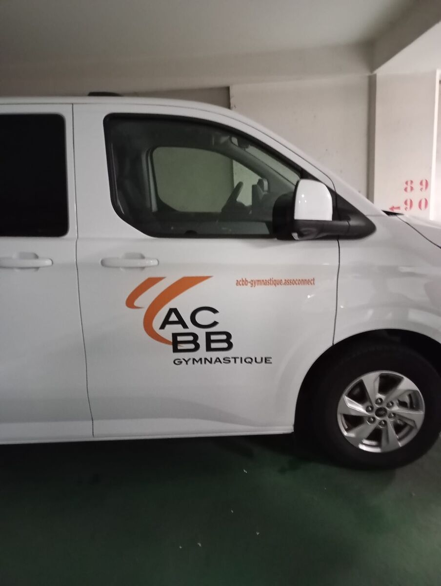 Marquage ACBB Gymnastique sur le flanc d'un minibus — DPS Boulogne