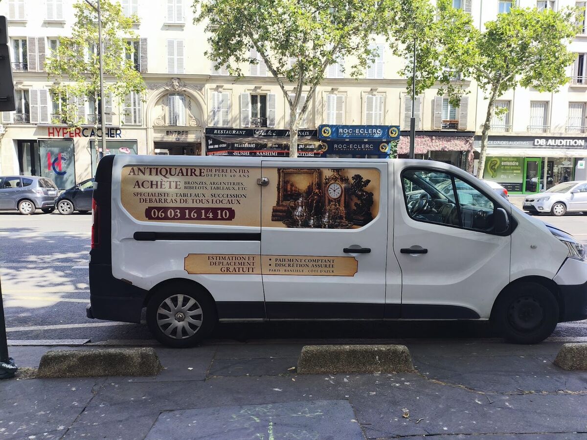 Visuels imprimés d'un antiquaire sur le flanc d'un utilitaire — DPS Boulogne