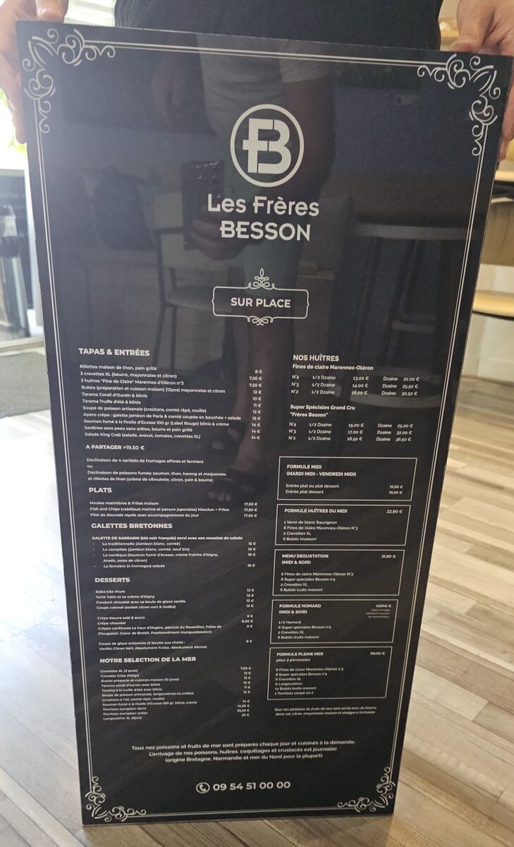 Panneau de menu noir imprimé pour le restaurant Les Frères Besson — DPS Boulogne