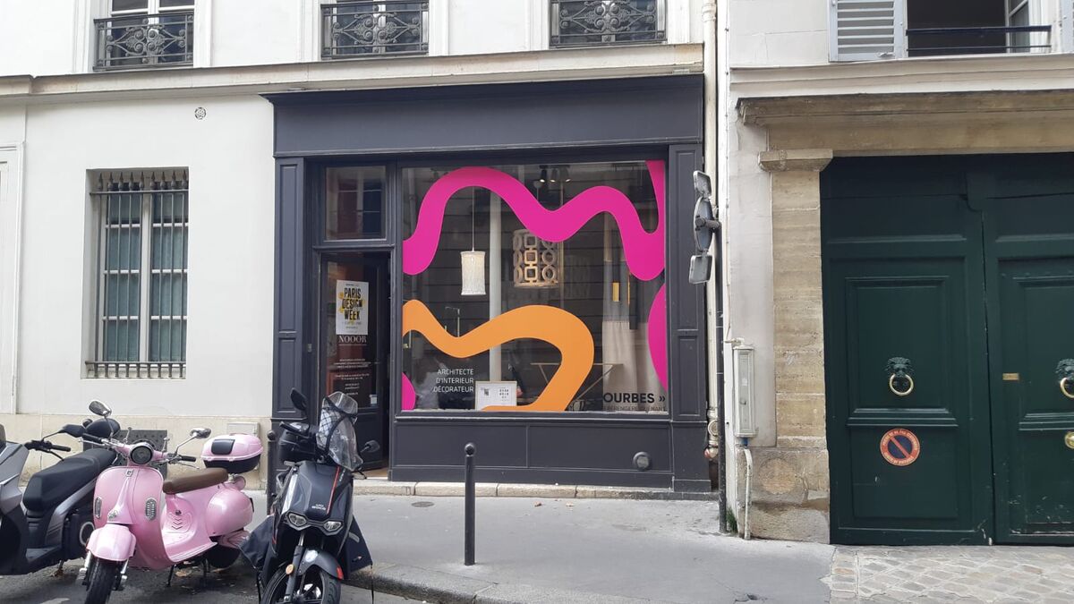 Vitrophanie imprimée et découpée en vagues roses et orange pour un architecte d'intérieur — DPS Boulogne