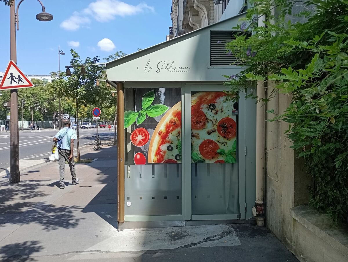 Vitrophanie imprimée de pizza sur la façade vitrée d'un restaurant — DPS Boulogne