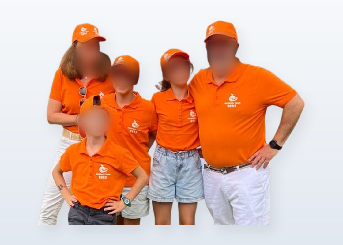 Polos et casquettes orange personnalisés pour un événement familial — DPS Boulogne