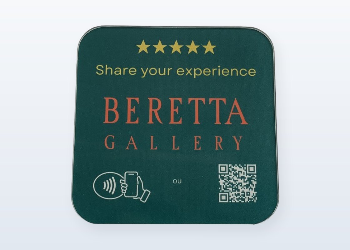 Plaque avis clients en plexiglas vert avec QR code et NFC — DPS Boulogne
